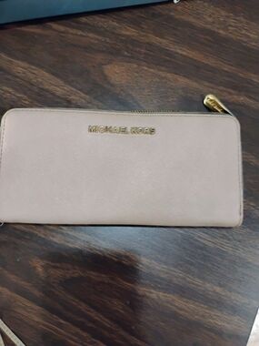 Michael Kors Jet Set Travel Saffiano Leather Continental Wallet